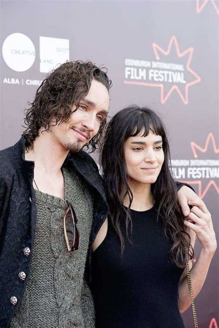 Exploring the Journey of Robert Sheehan and His Partner in 2024: A Comprehensive Insight