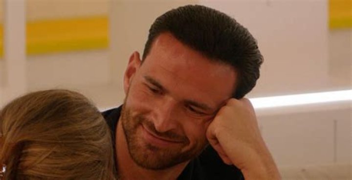 Ronnie Love Island Hair: A Comprehensive Guide to His Iconic Styles