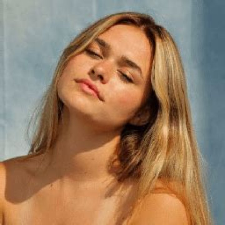Unfiltered Access to Meg Nutt's Private Leaks