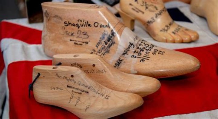 What Size Shoe Does Shaquille O'Neal Wear?